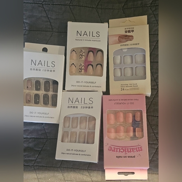 5 Sets of Fake Nails Variety - Picture 1 of 6